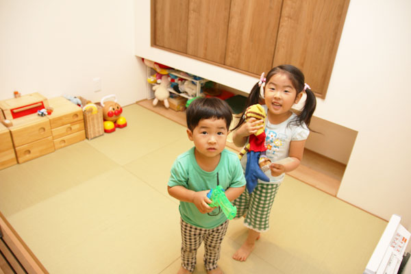 お子さんも広い家で楽しそう